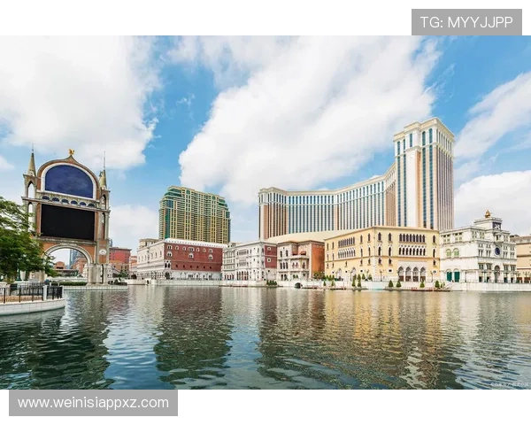 探索赌王何鸿燊如何打造澳门博彩业的黄金时代与他的商业策略